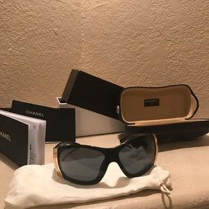 CHANEL Sunglasses